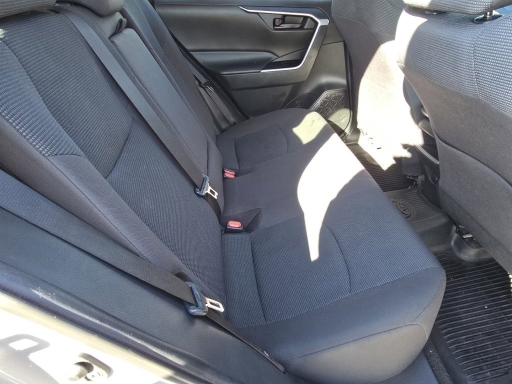 Used 2021 Toyota RAV4 LE image 15