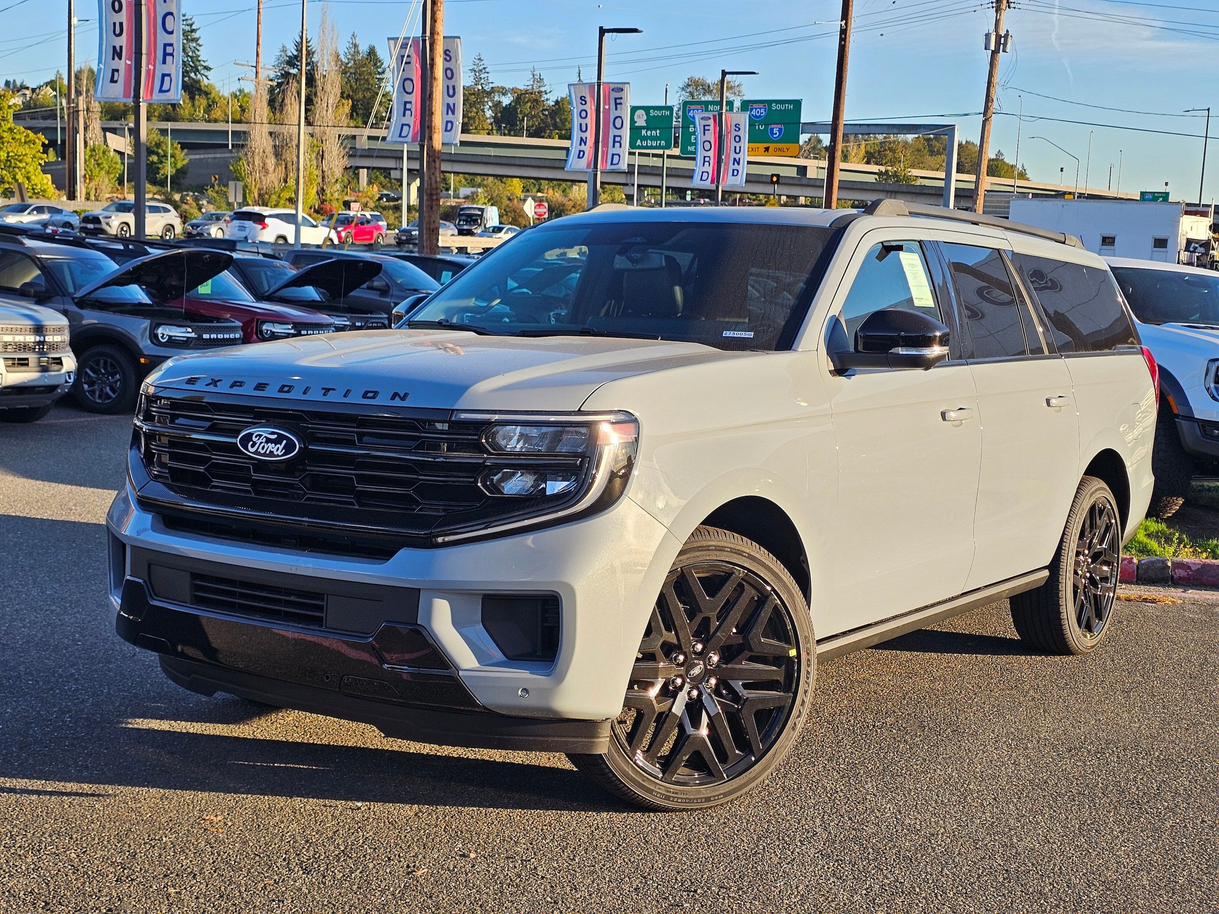 New 2027 Ford Expedition Max Platinum w/ Stealth Performance Package AWD/4WD image 1