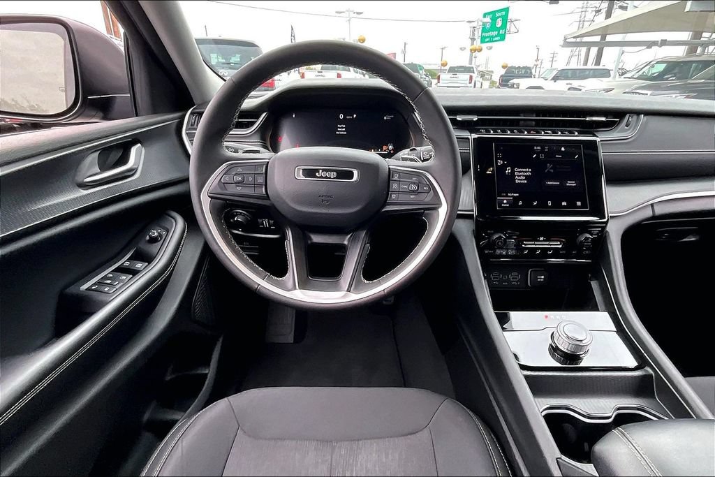 Used 2024 Jeep Grand Cherokee L Laredo AWD/4WD image 7