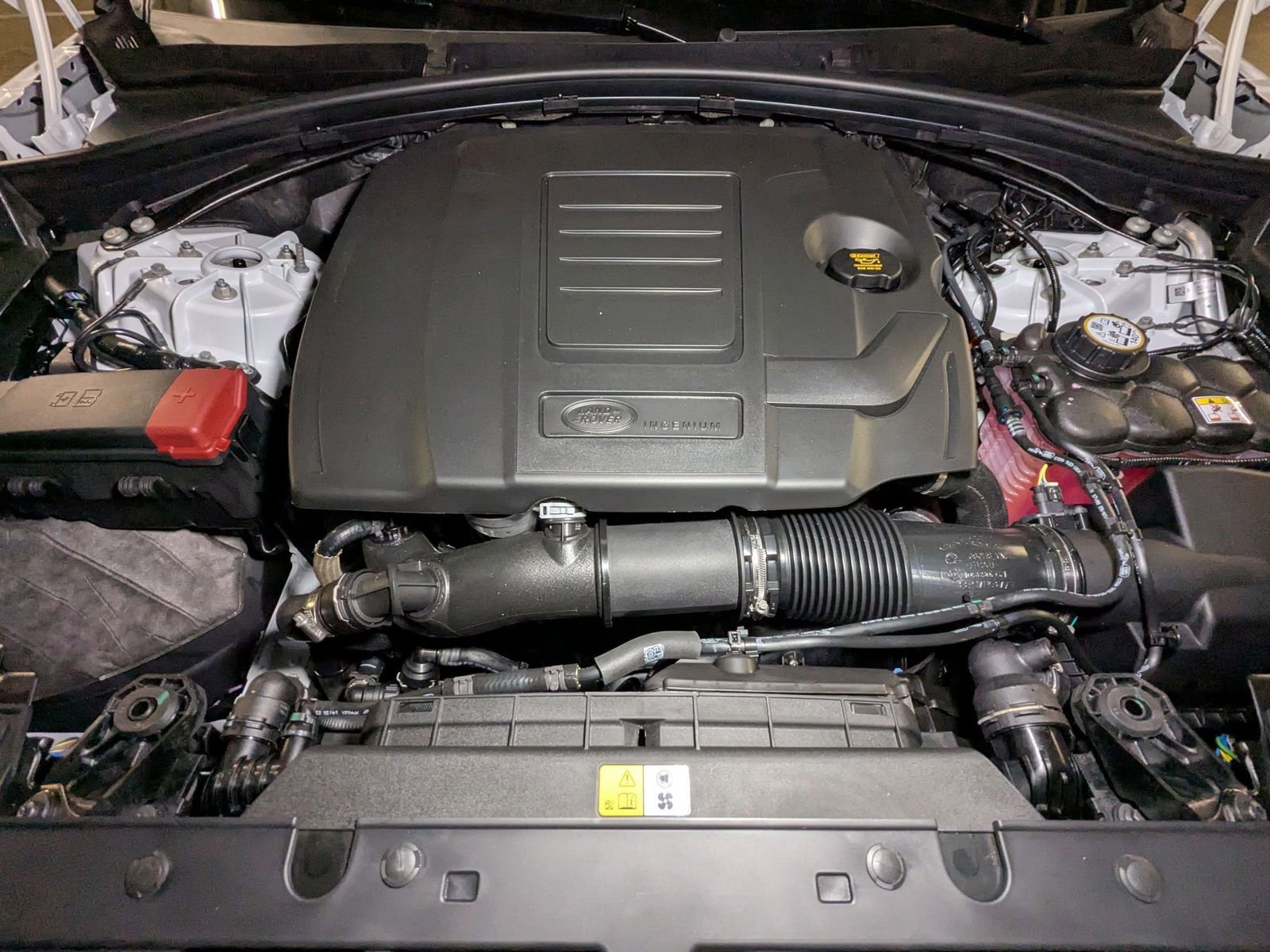 New 2026 Land Rover Range Rover Velar Dynamic SE image 18