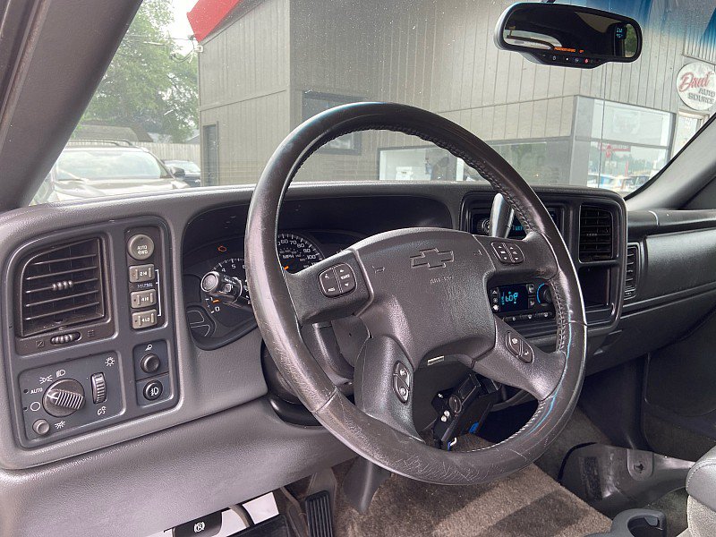 Used 2003 Chevrolet Avalanche 4x4 w/ Suspension Package, Off-Road image 11