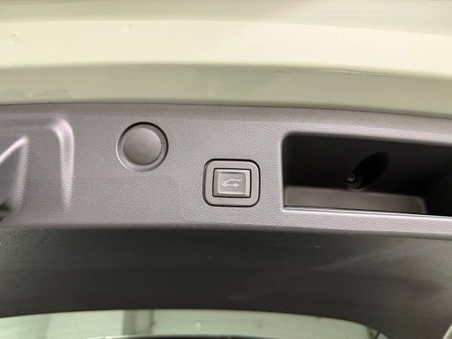 Used 2025 Chevrolet Equinox LT w/ Convenience Package II FWD image 9