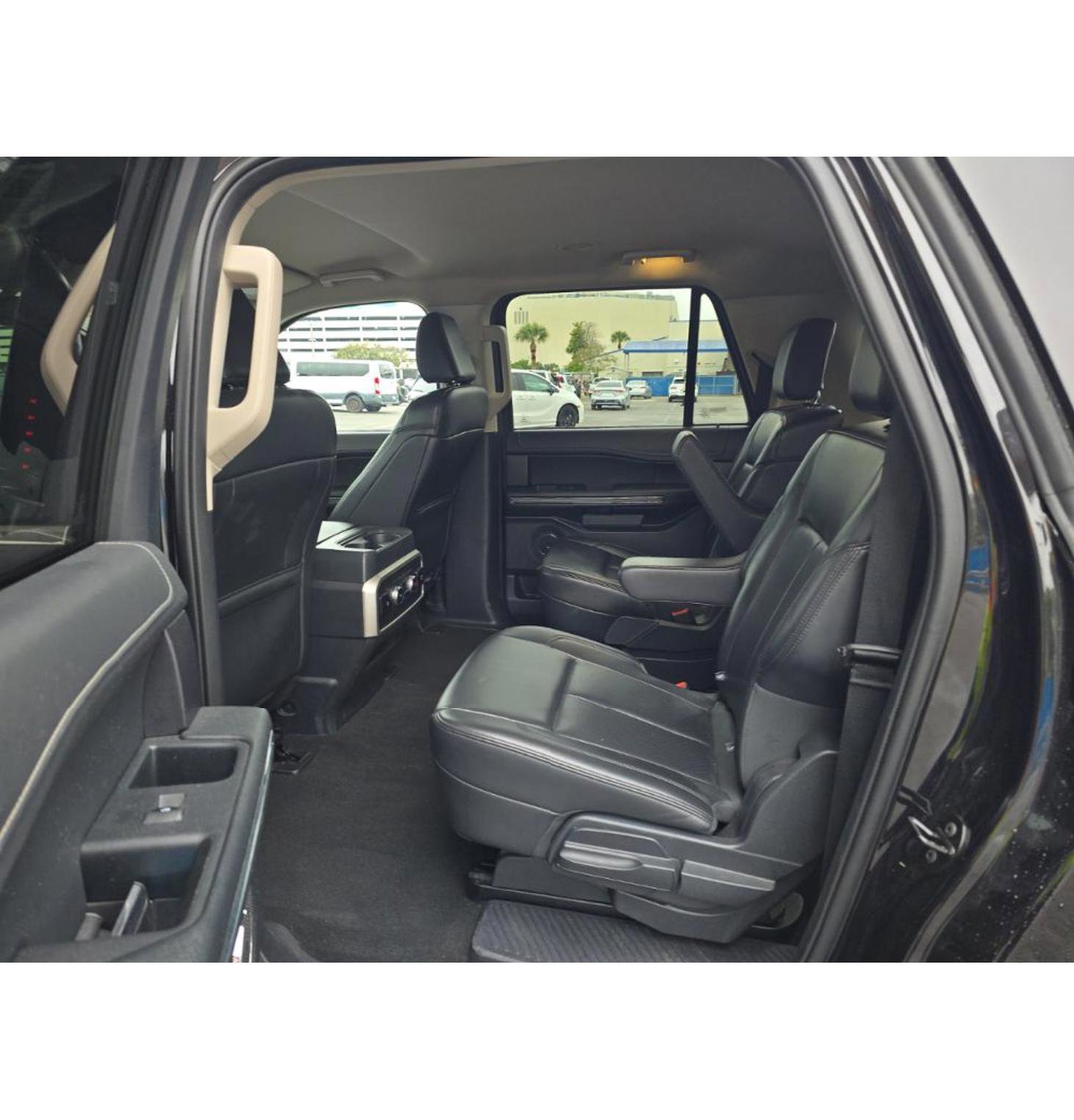 Used 2024 Ford Expedition Max XLT image 7