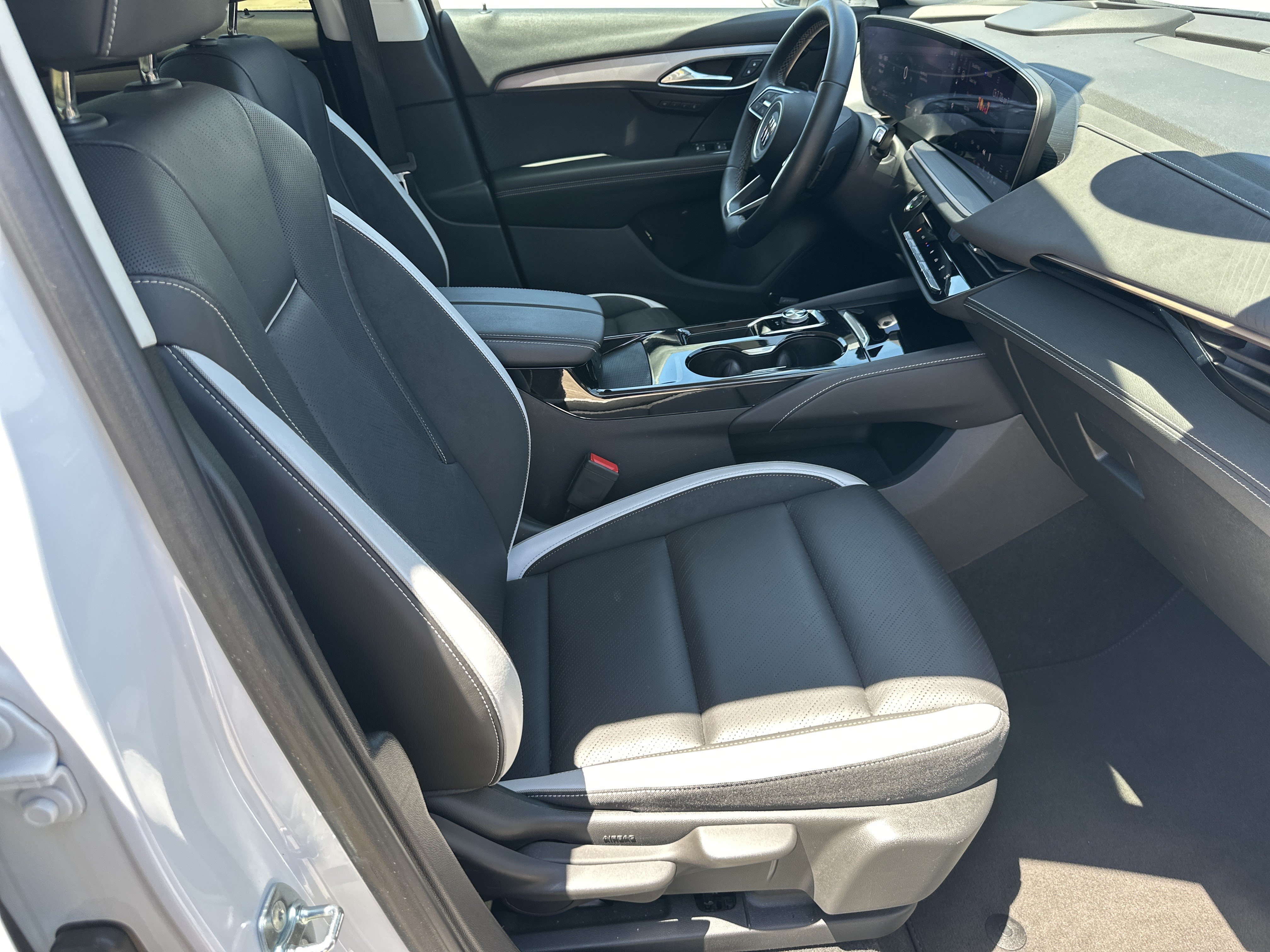 Certified 2025 Buick Envision Sport Touring AWD/4WD image 14