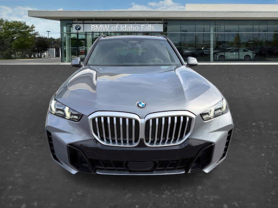 New 2026 BMW X5 xDrive40i w/ M Sport Package AWD/4WD image 2