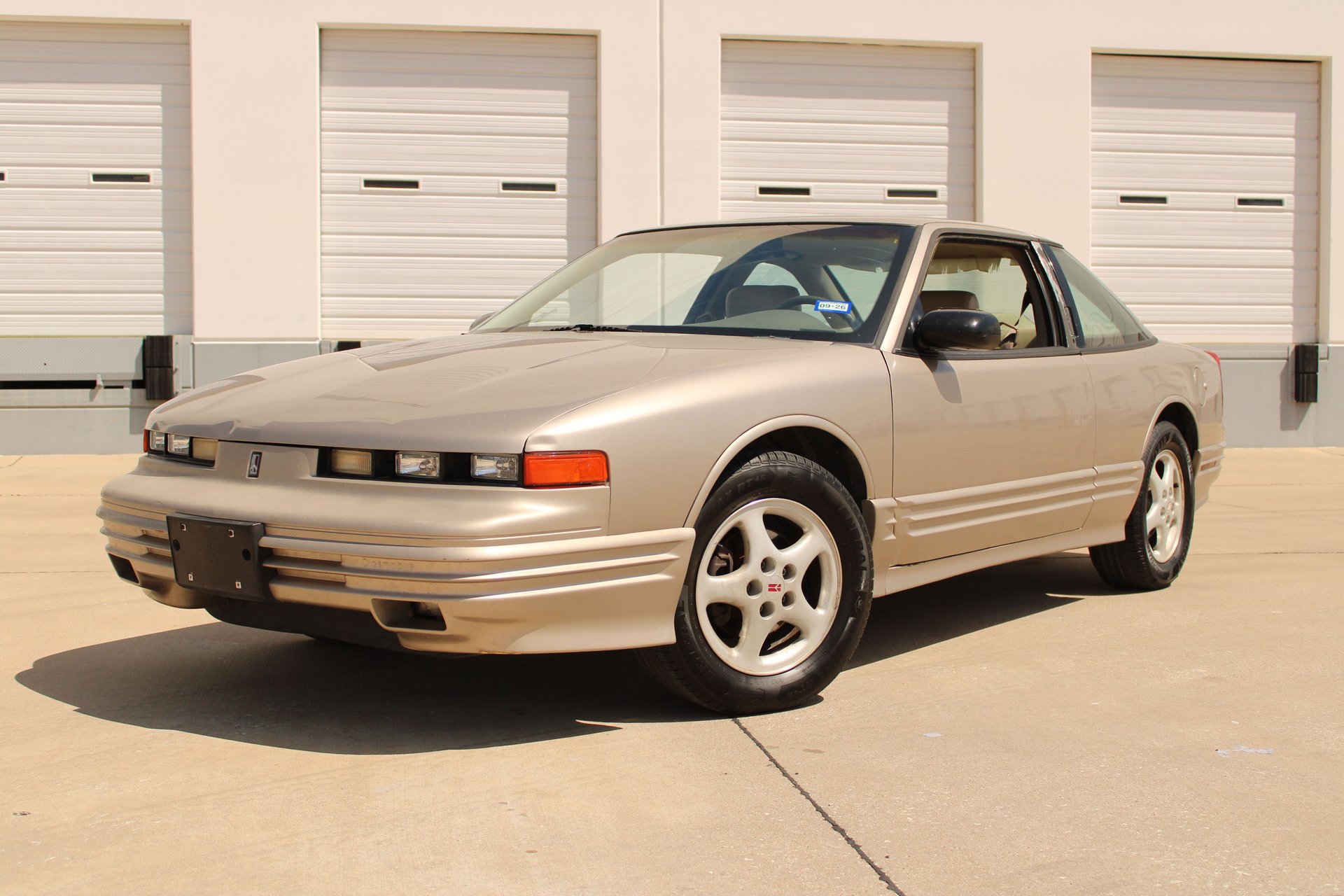 Used 1997 Oldsmobile Cutlass Supreme SL FWD image 3