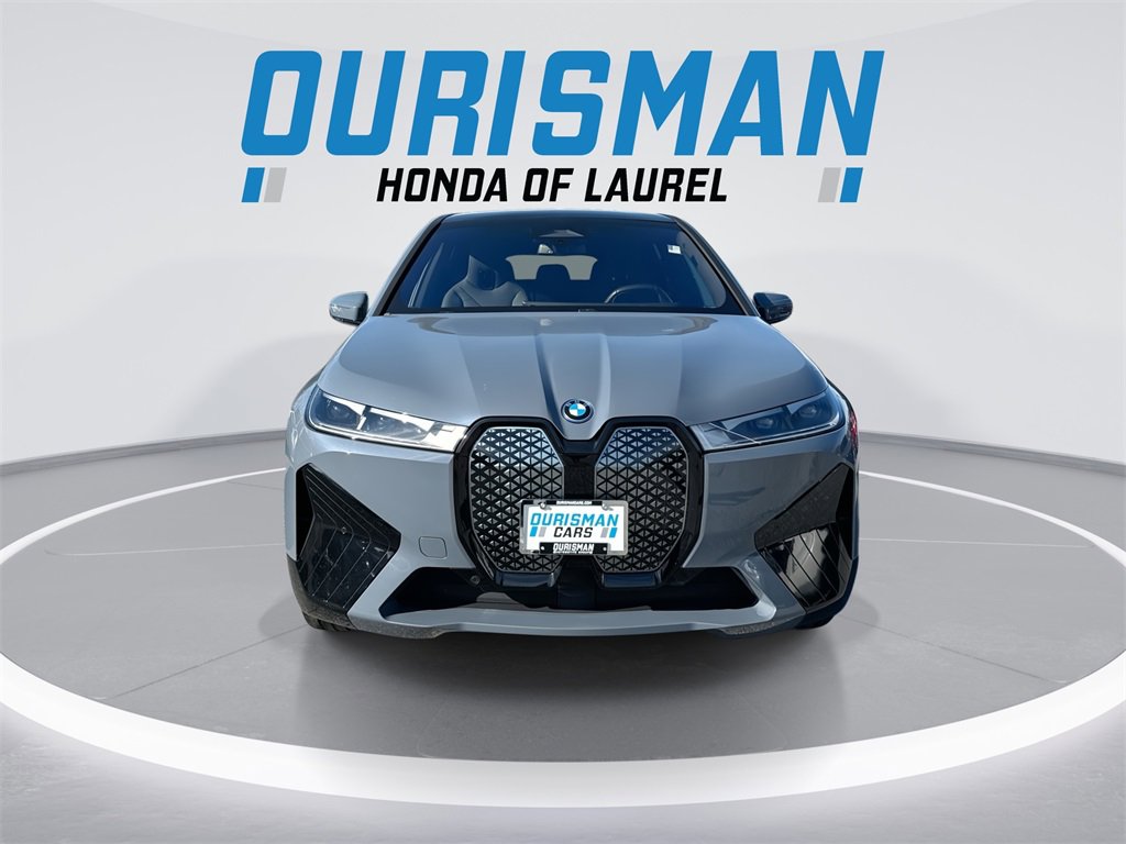 Used 2023 BMW iX xDrive50 w/ Sport Package image 3