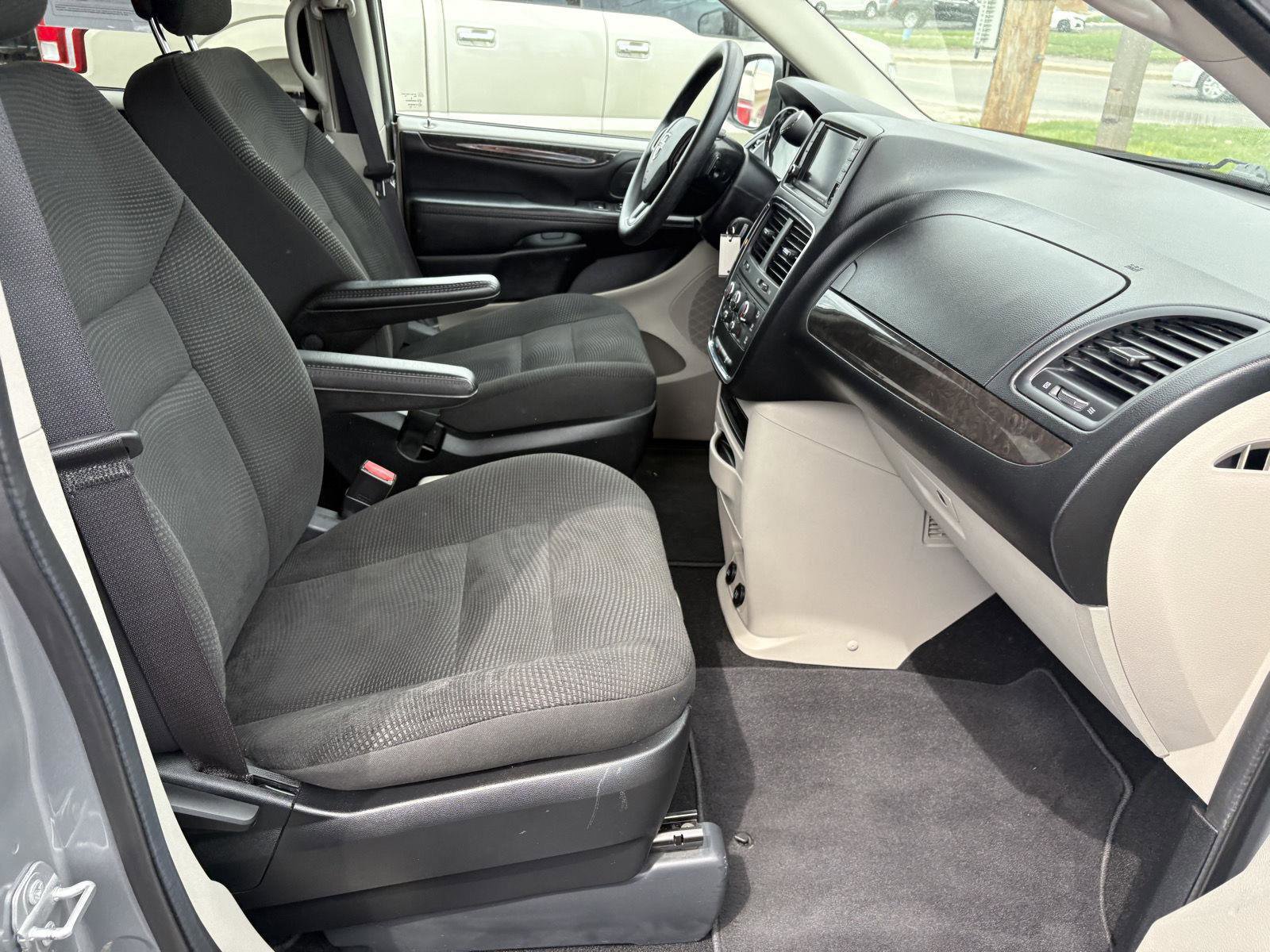 Used 2020 Dodge Grand Caravan SE image 16