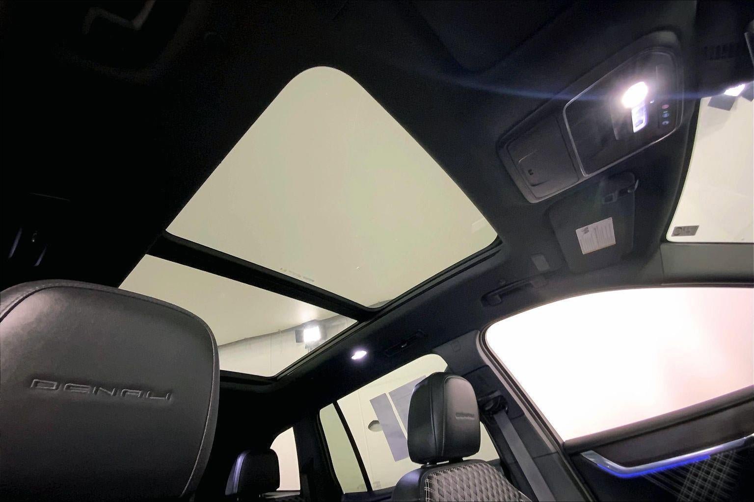 Used 2024 GMC Acadia Denali w/ Super Cruise Package image 28