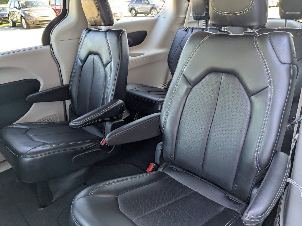 Used 2024 Chrysler Pacifica Touring-L FWD image 27