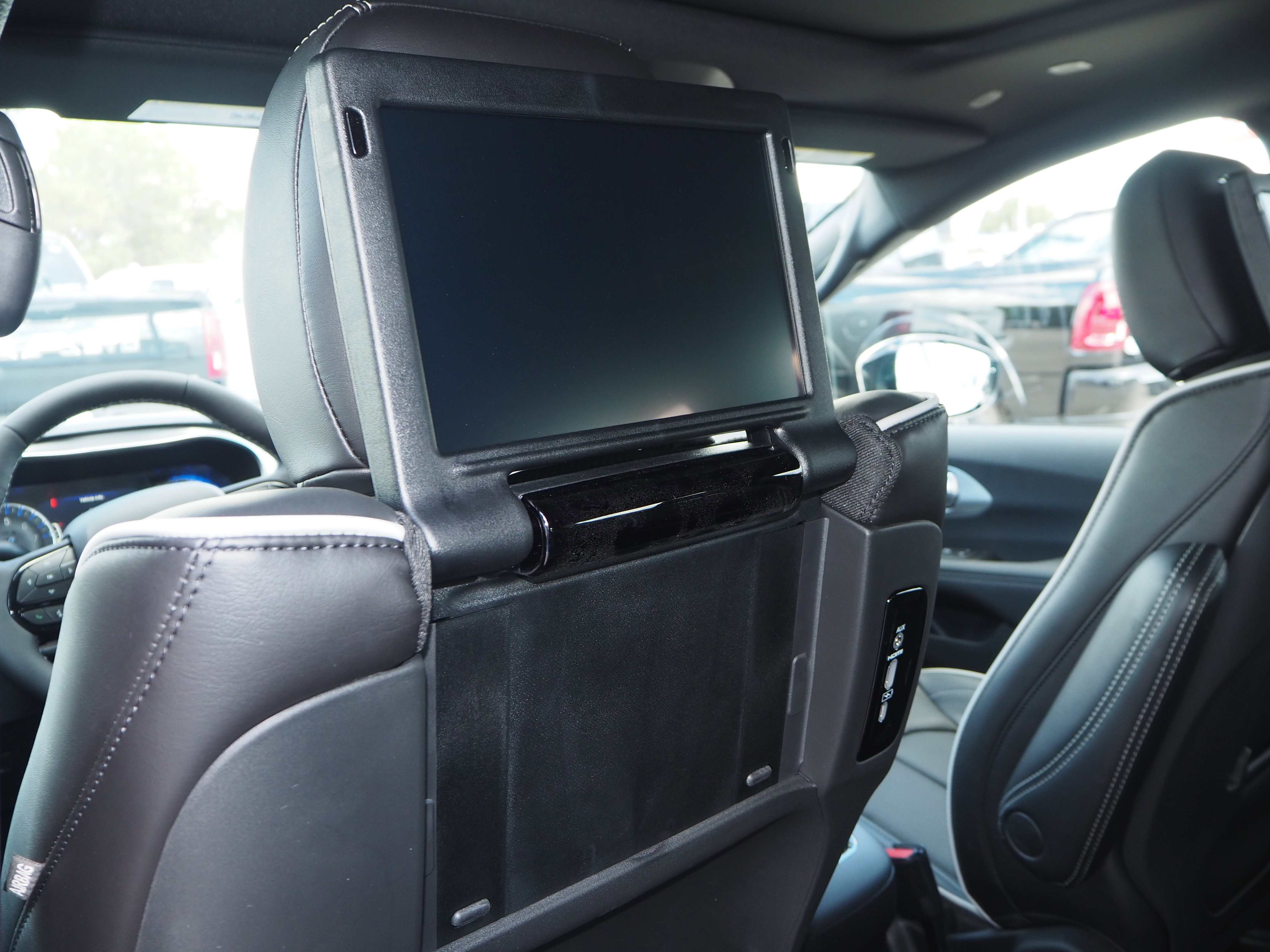 New 2026 Chrysler Pacifica Limited w/ Uconnect Theater Family Group FWD image 18
