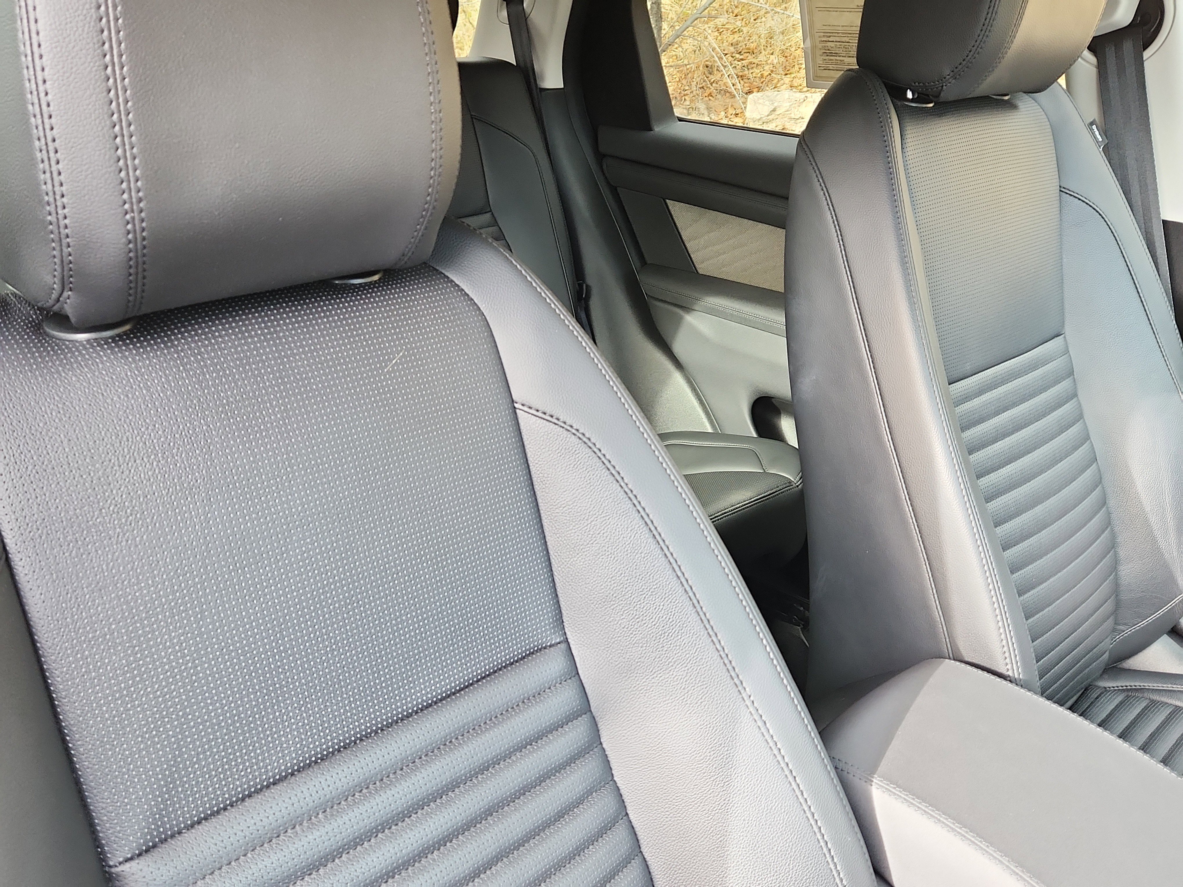 Used 2023 Land Rover Discovery Sport SE image 20