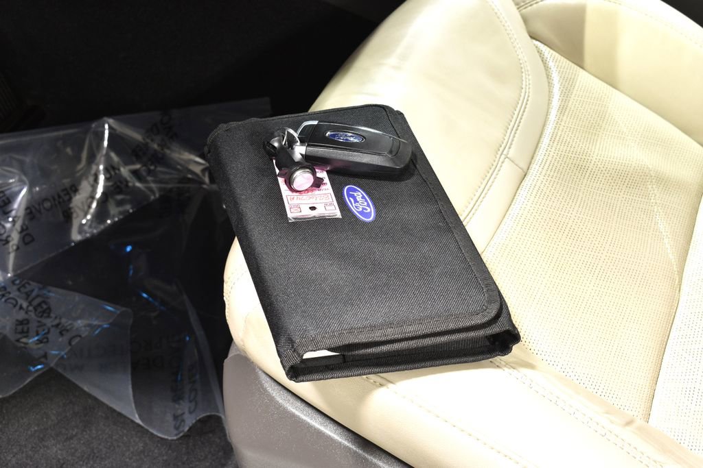 Used 2020 Ford Explorer Platinum w/ Premium Technology Package image 39