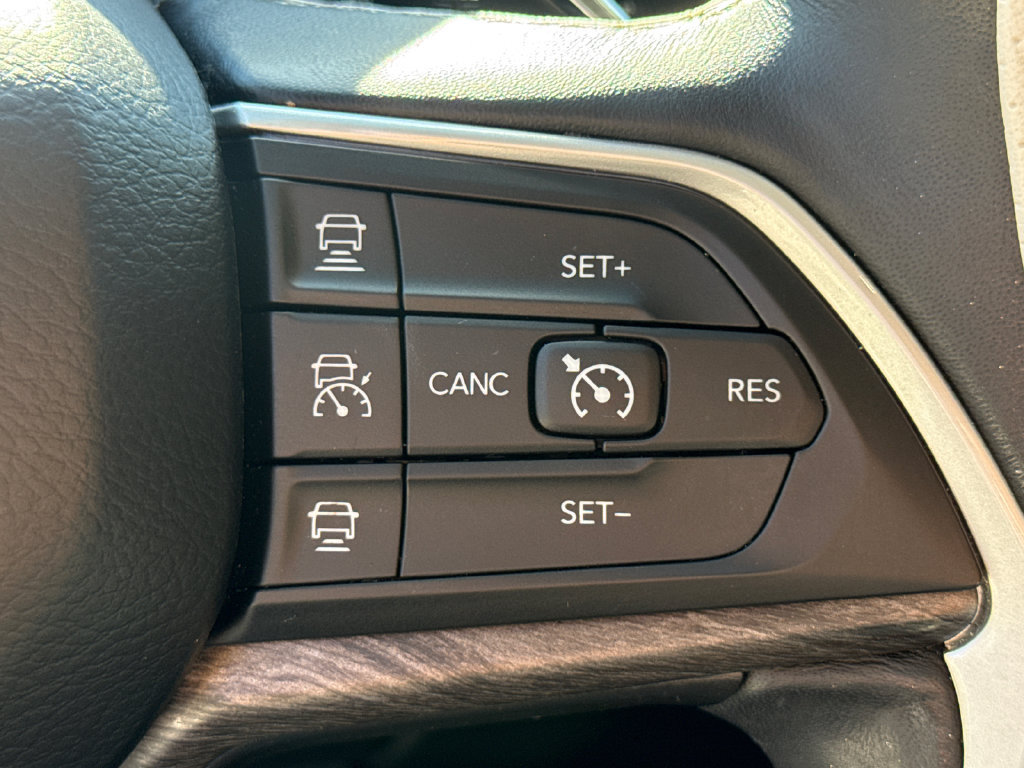 Used 2021 Jeep Grand Cherokee L Limited w/ Luxury Tech Group II AWD/4WD image 29