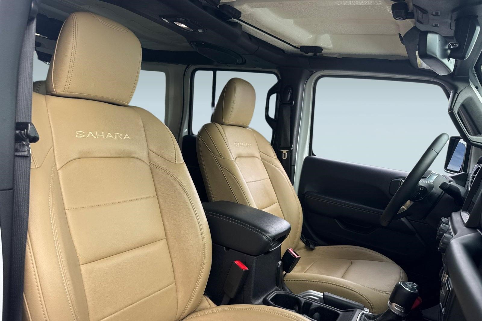 Used 2018 Jeep Wrangler Unlimited Sahara AWD/4WD image 28