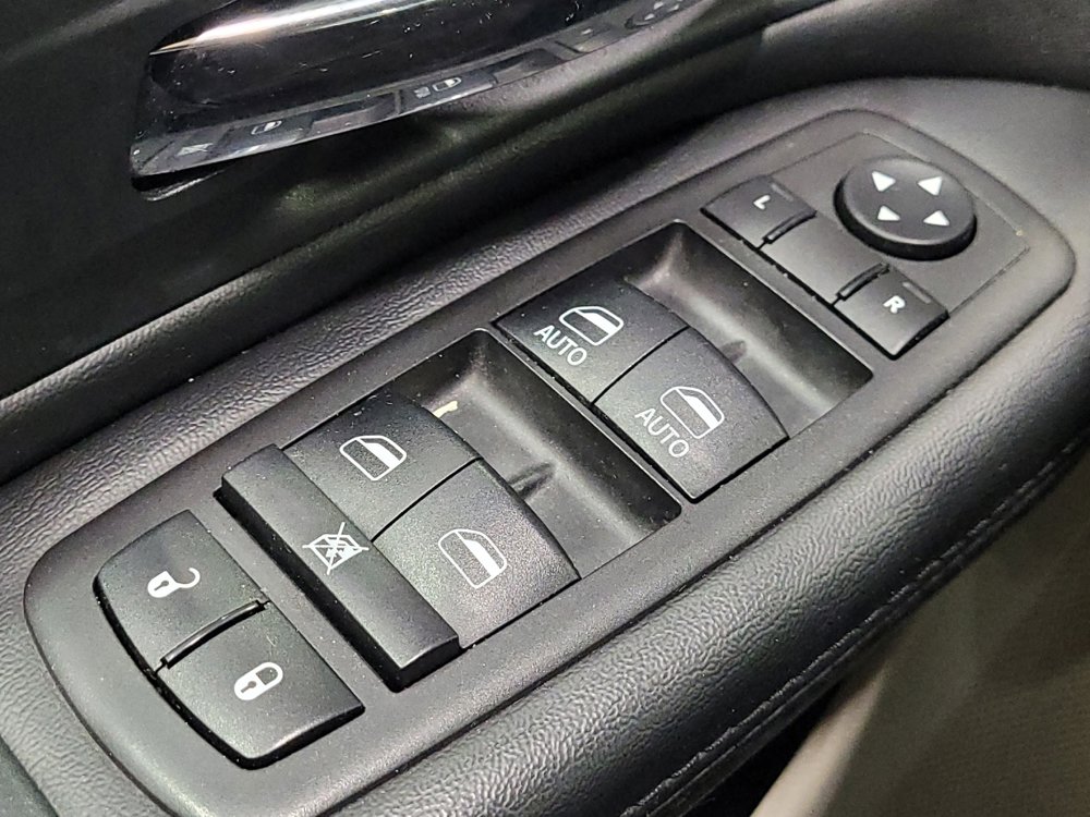Used 2019 Dodge Grand Caravan SE FWD image 27