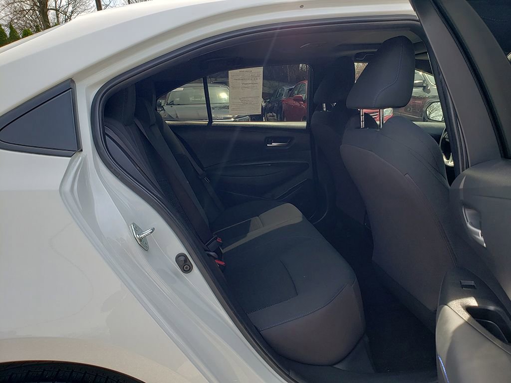 Used 2022 Toyota Corolla SE w/ SE Premium Package FWD image 17