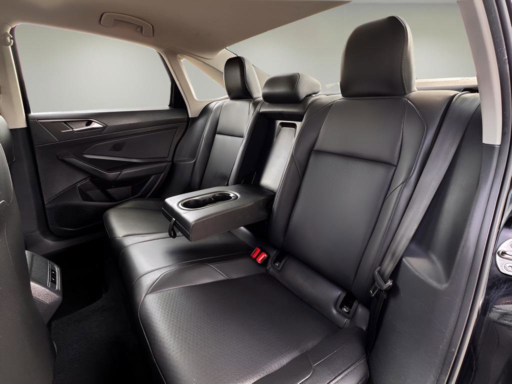 Used 2020 Volkswagen Jetta SE w/ SE Cold Weather Package image 19