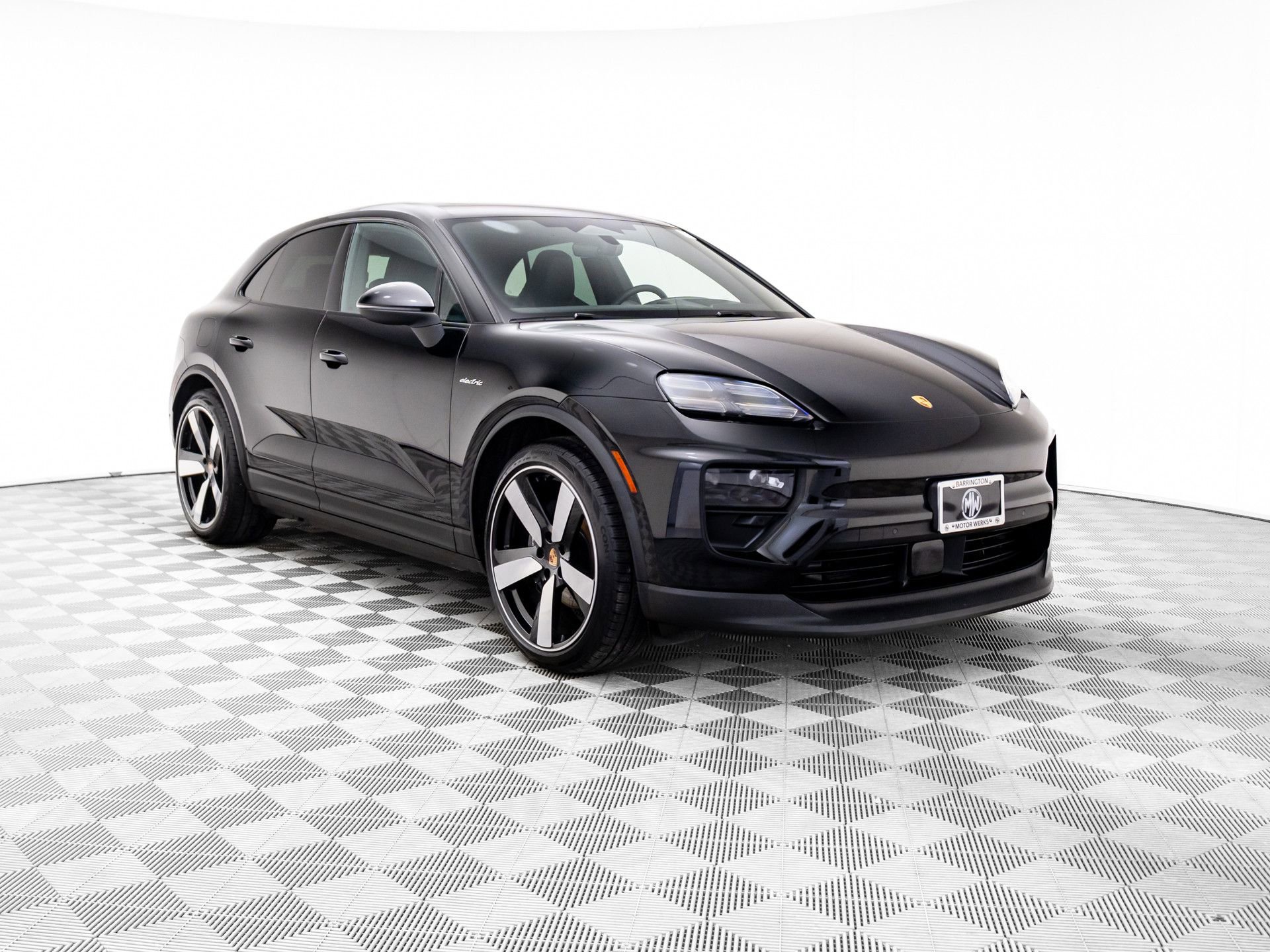 Certified 2025 Porsche Macan 4 Electric image 6