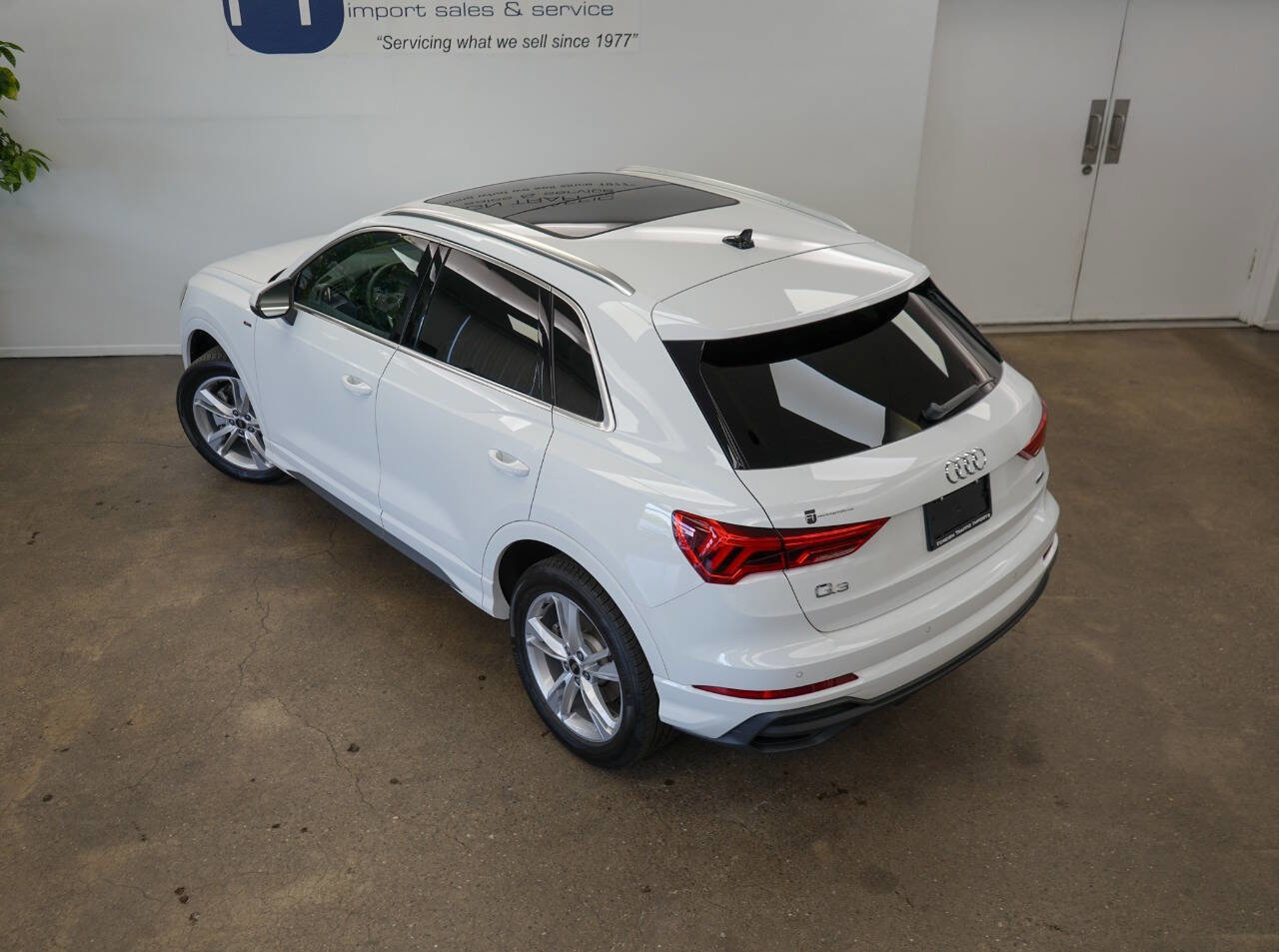 Used 2024 Audi Q3 2.0T Premium Plus w/ Premium Plus Package image 32