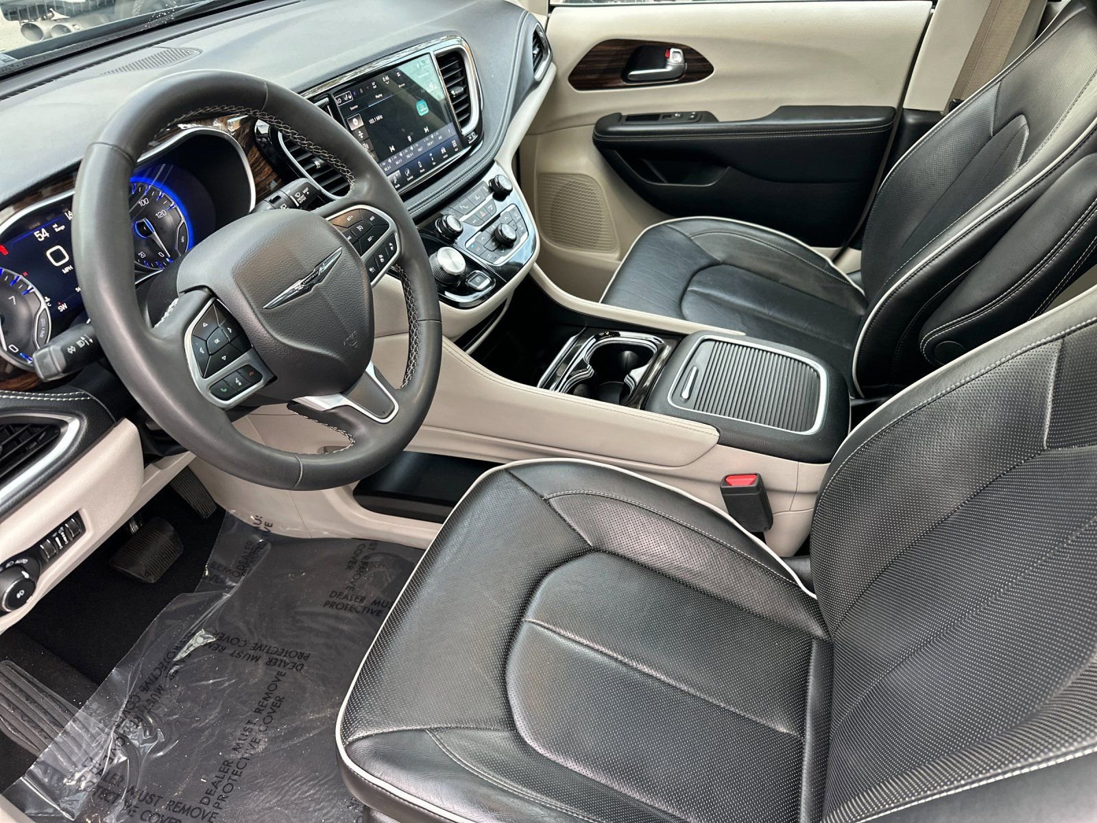 Used 2023 Chrysler Pacifica Limited image 9