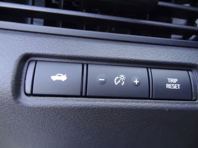 Used 2025 Nissan Altima 2.5 SV FWD image 15