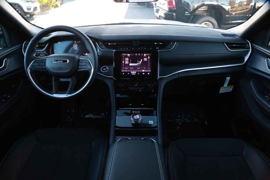 New 2025 Jeep Grand Cherokee Altitude image 20