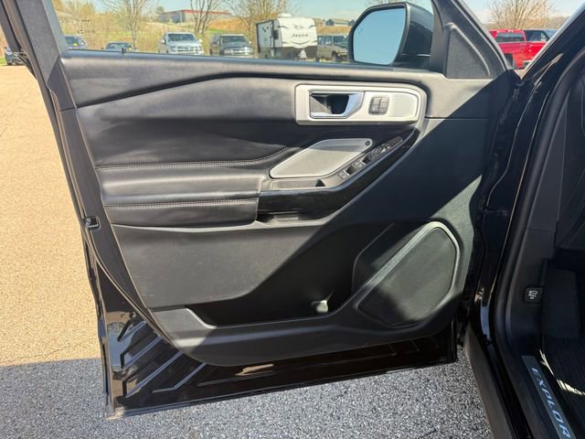 Used 2022 Ford Explorer Platinum w/ Equipment Group 601A AWD/4WD image 9