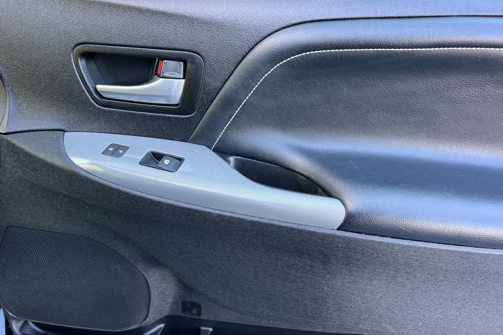 Used 2015 Toyota Sienna SE w/ SE Preferred Package FWD image 20