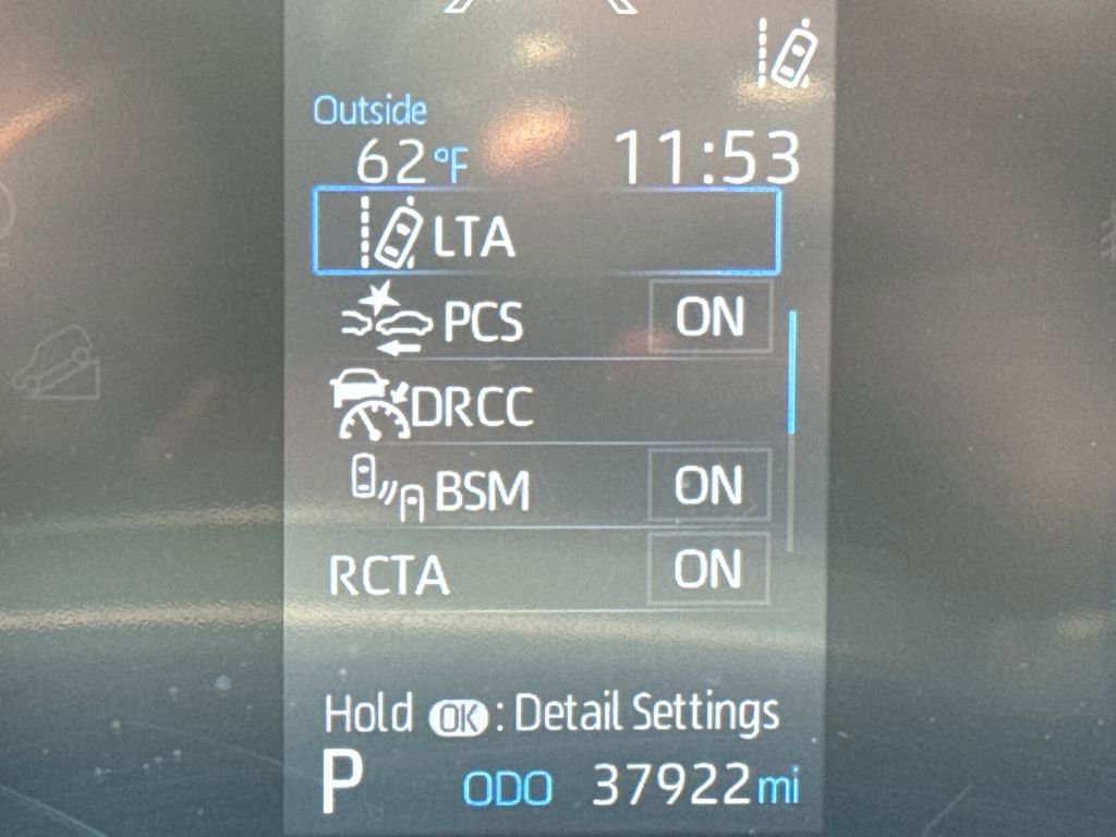 Used 2022 Toyota Highlander LE AWD/4WD image 17