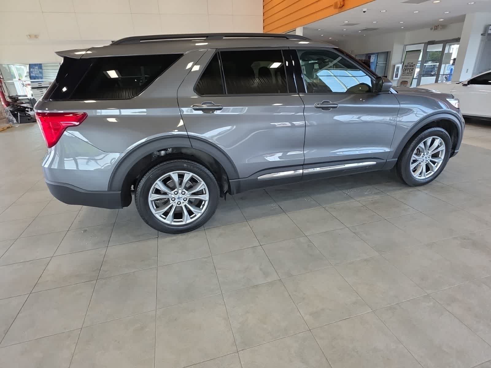 Used 2023 Ford Explorer XLT w/ Equipment Group 202A AWD/4WD image 7