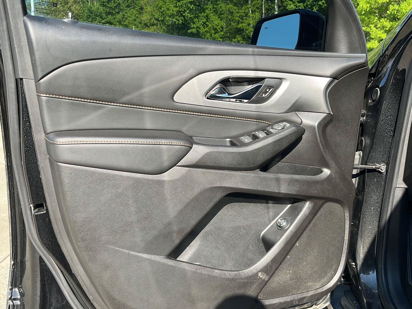 Used 2020 Chevrolet Traverse LT w/ Driver Confidence II Package AWD/4WD image 11