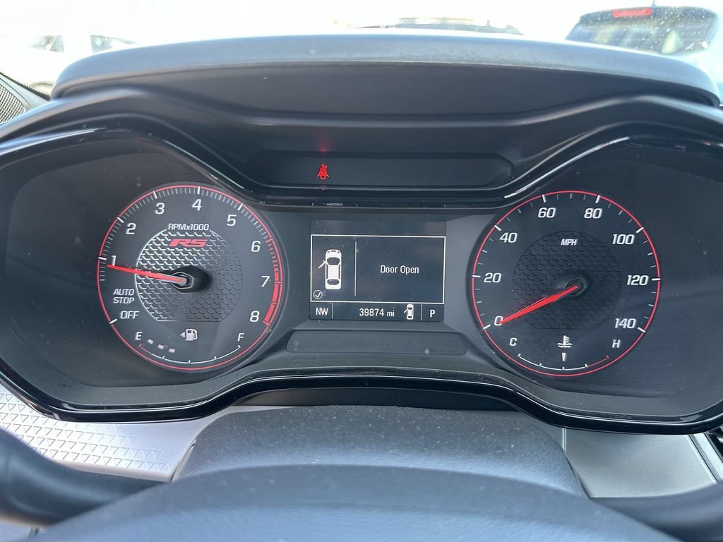 Used 2025 Chevrolet Trax RS FWD image 32