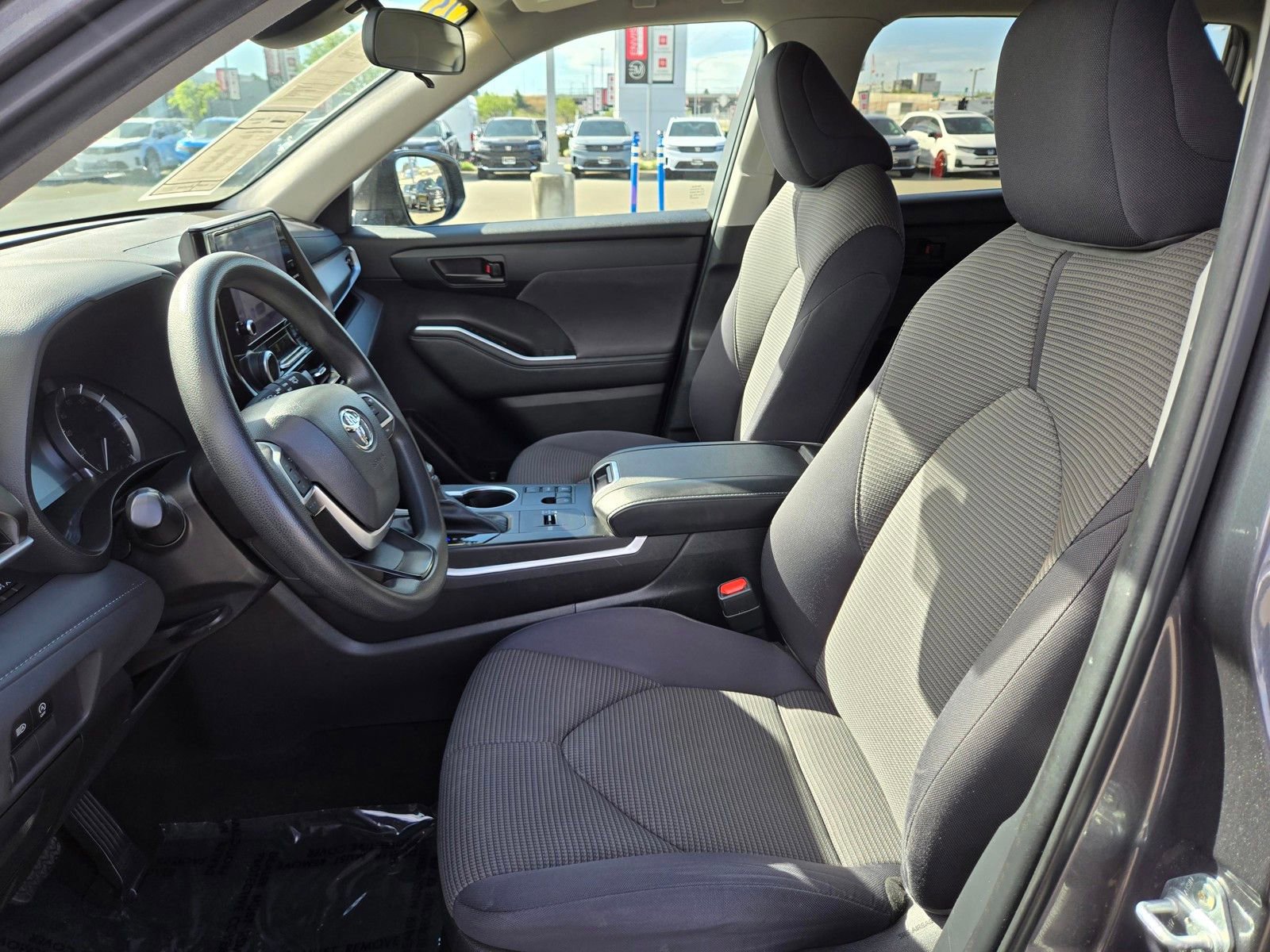 Used 2023 Toyota Highlander L FWD image 14