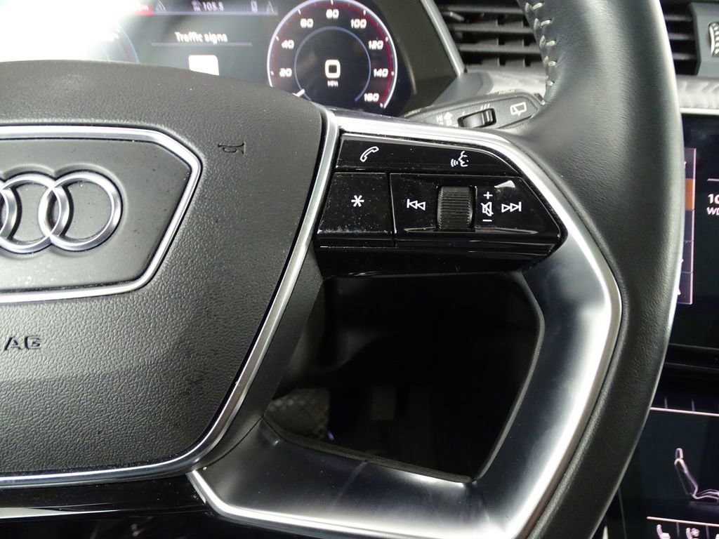 Used 2021 Audi e-tron Premium Plus image 26