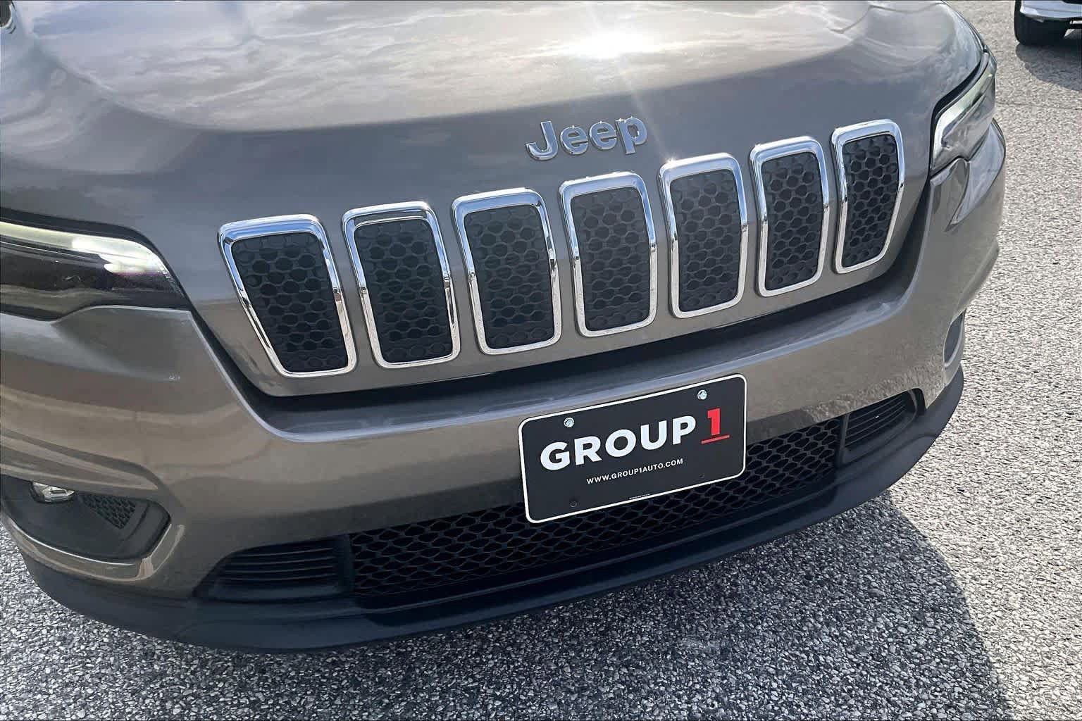 Used 2019 Jeep Cherokee Latitude Plus w/ Comfort/Convenience Group FWD image 29