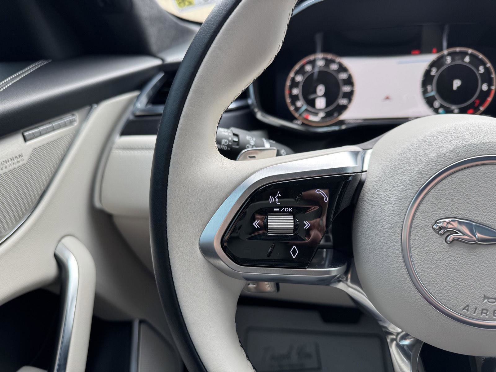 Used 2024 Jaguar F-PACE R-Dynamic S image 11