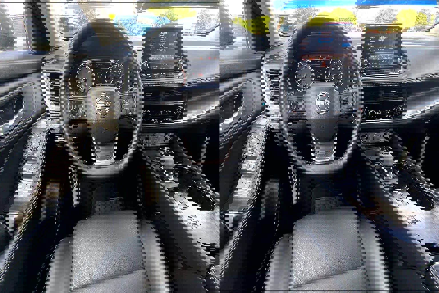 Used 2025 Nissan Rogue SV w/ SV Premium Package FWD image 6