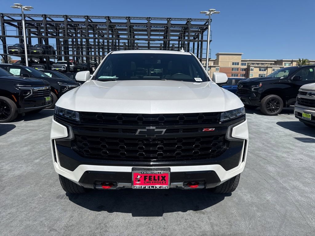 Used 2023 Chevrolet Suburban Z71 w/ Luxury Package AWD/4WD image 3
