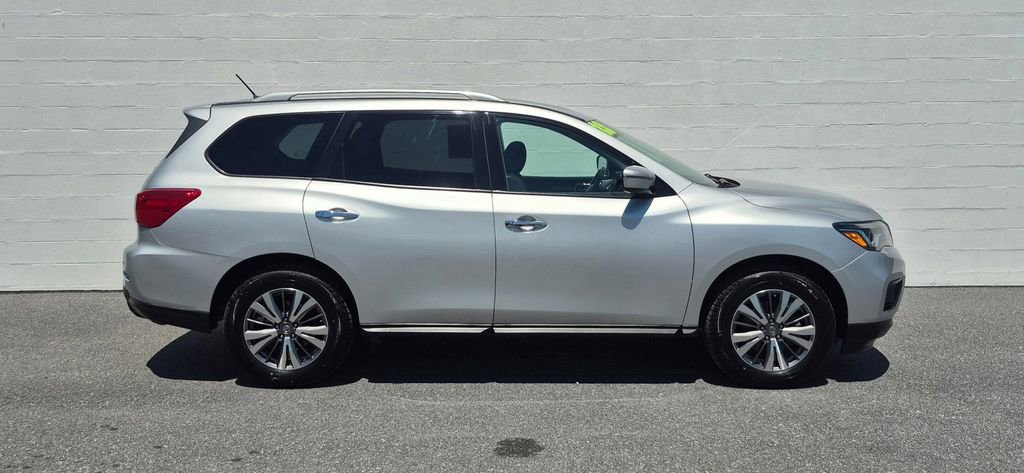 Used 2018 Nissan Pathfinder SV AWD/4WD image 9