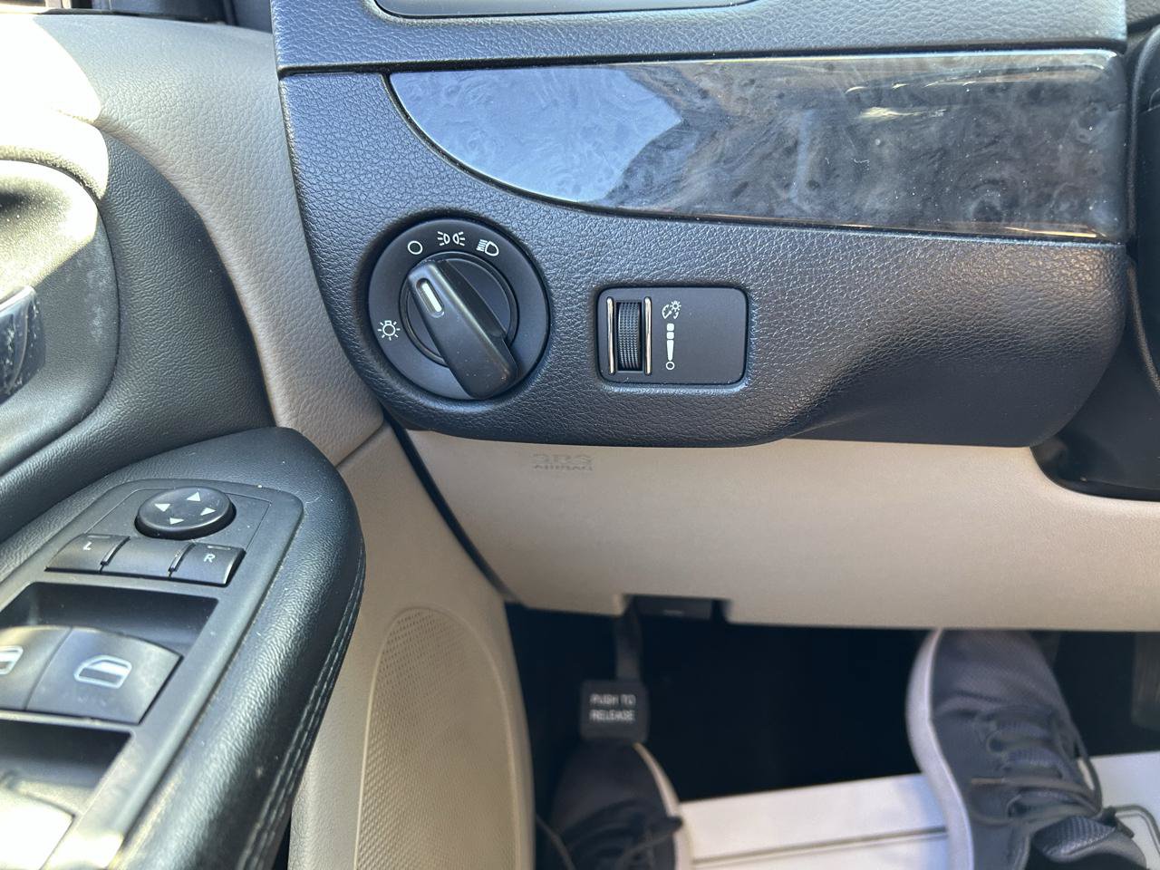 Used 2018 Dodge Grand Caravan SE w/ Rear Park Assist Package FWD image 24