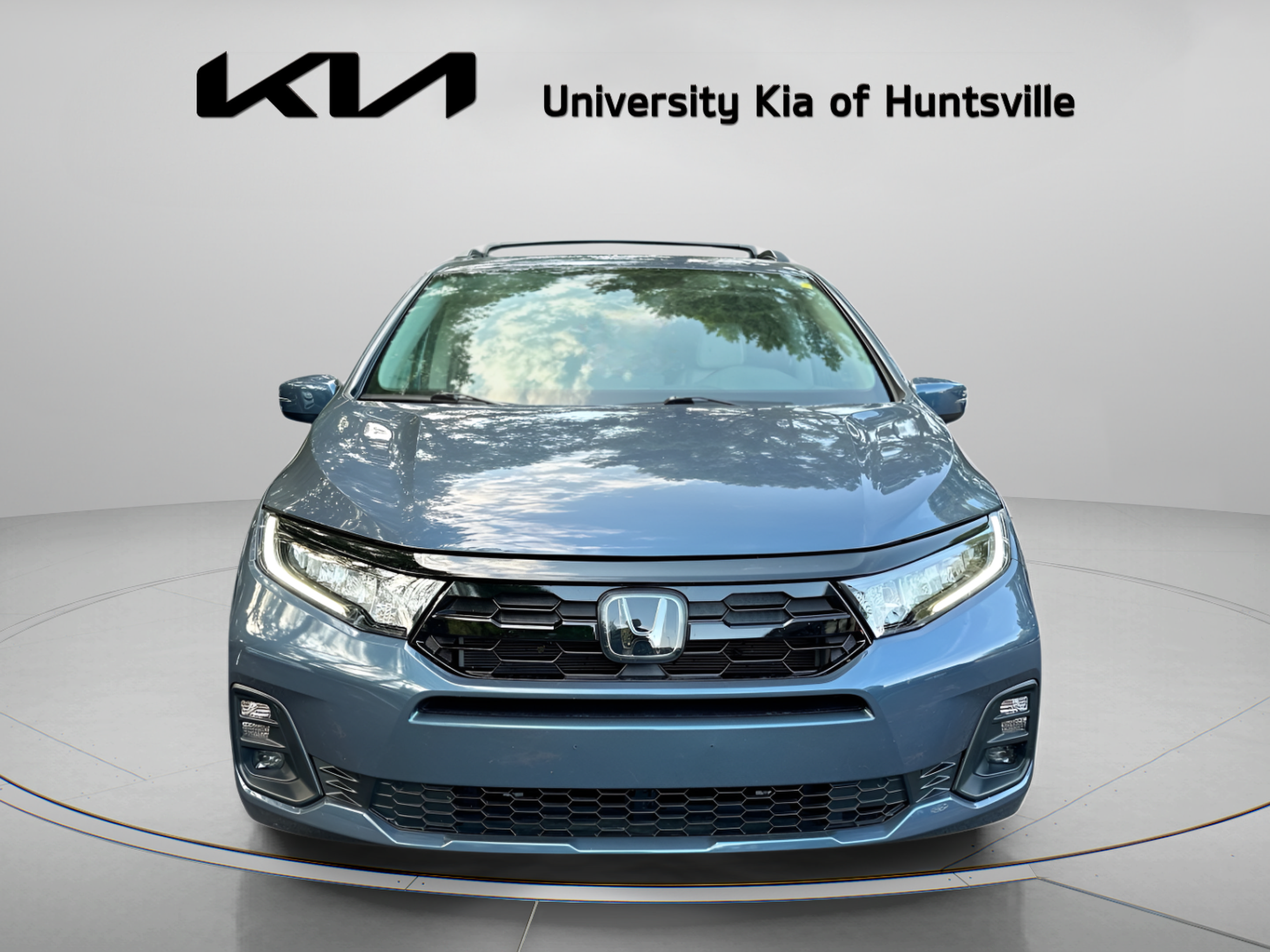 Used 2025 Honda Odyssey Touring image 3