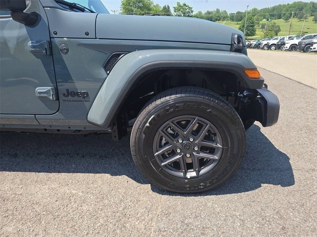 New 2025 Jeep Gladiator Sport image 2