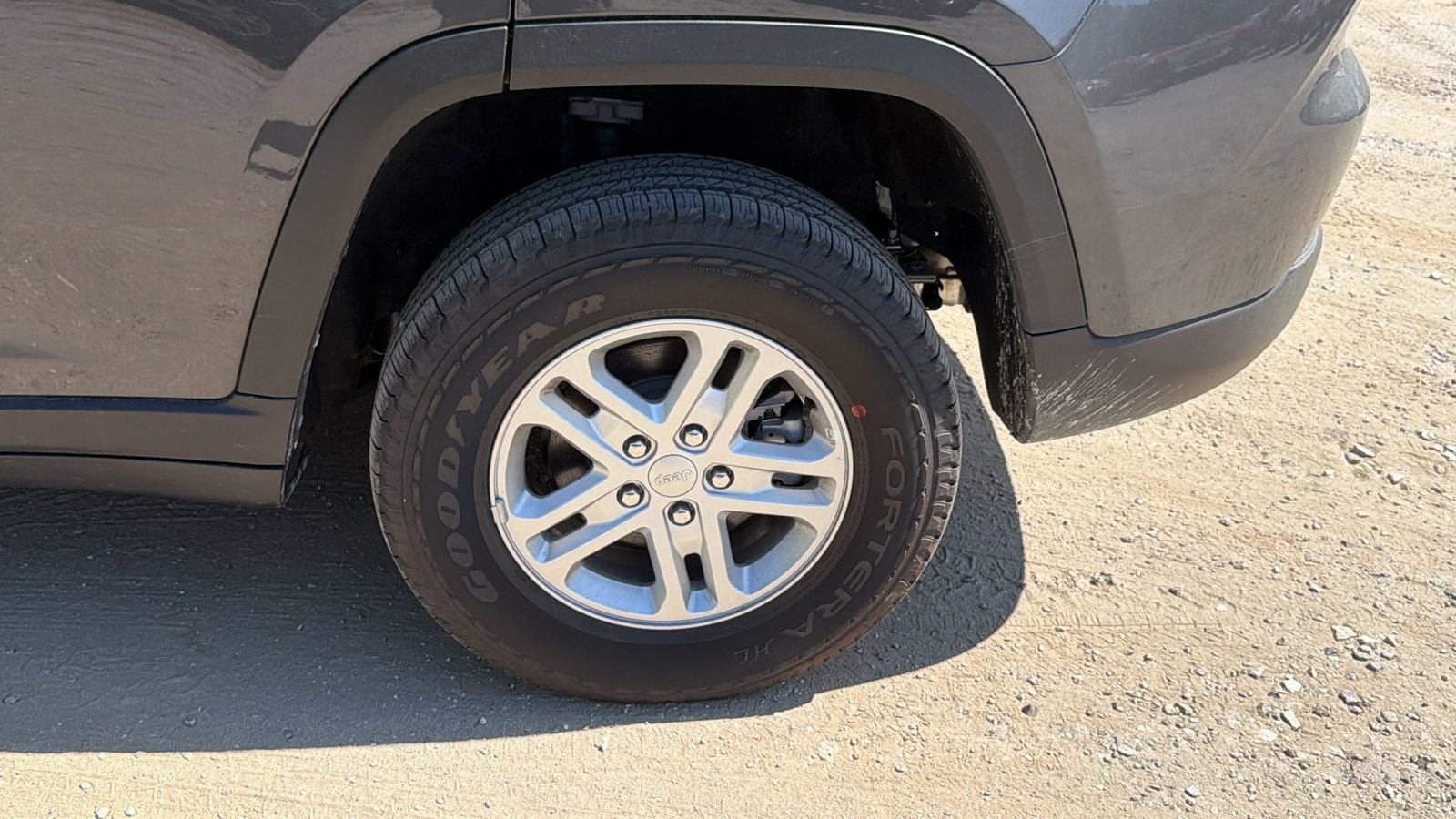 Certified 2025 Jeep Grand Cherokee Laredo image 12