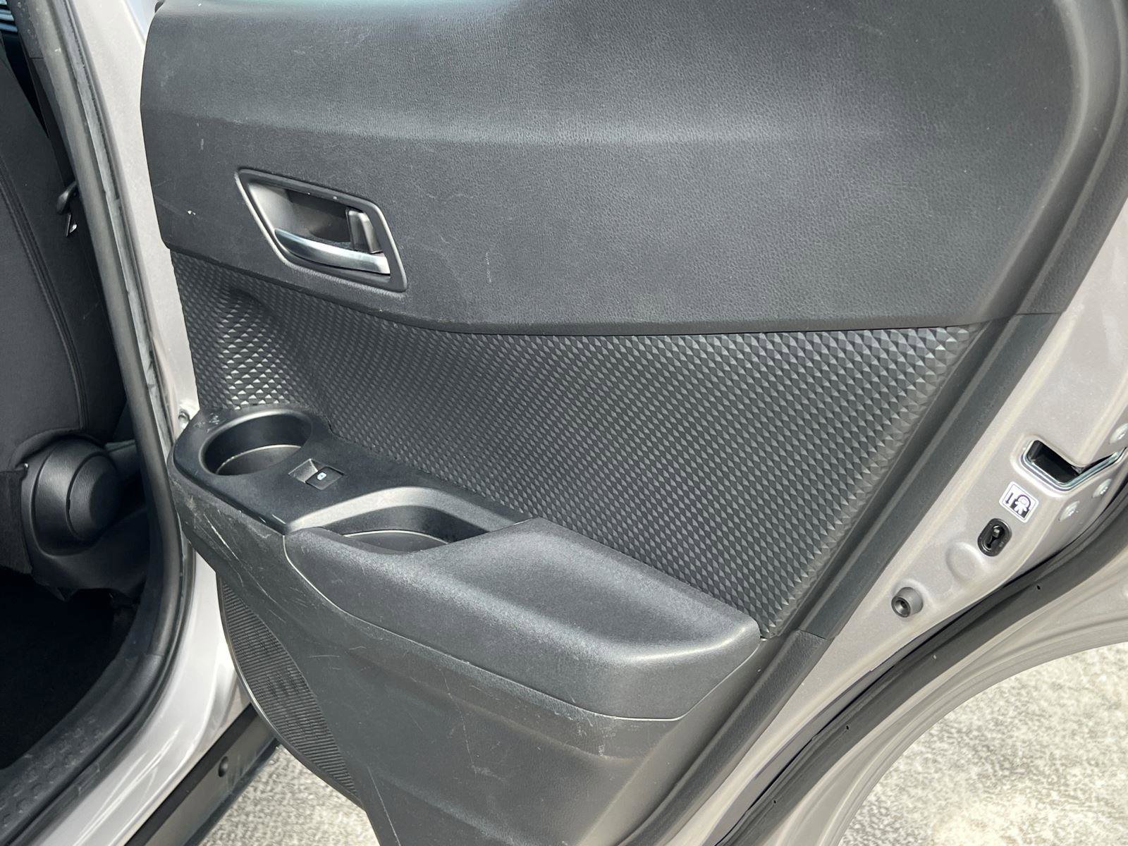 Used 2019 Toyota C-HR LE FWD image 16
