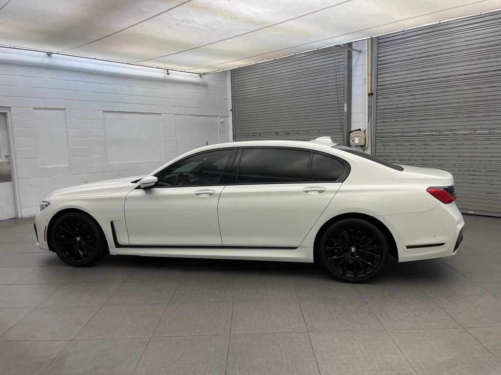 Used 2021 BMW 740i w/ M Sport Package RWD image 8