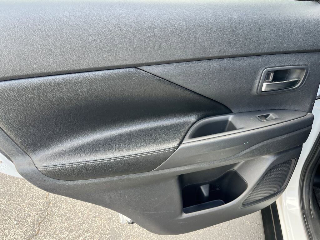 Used 2015 Mitsubishi Outlander GT image 20