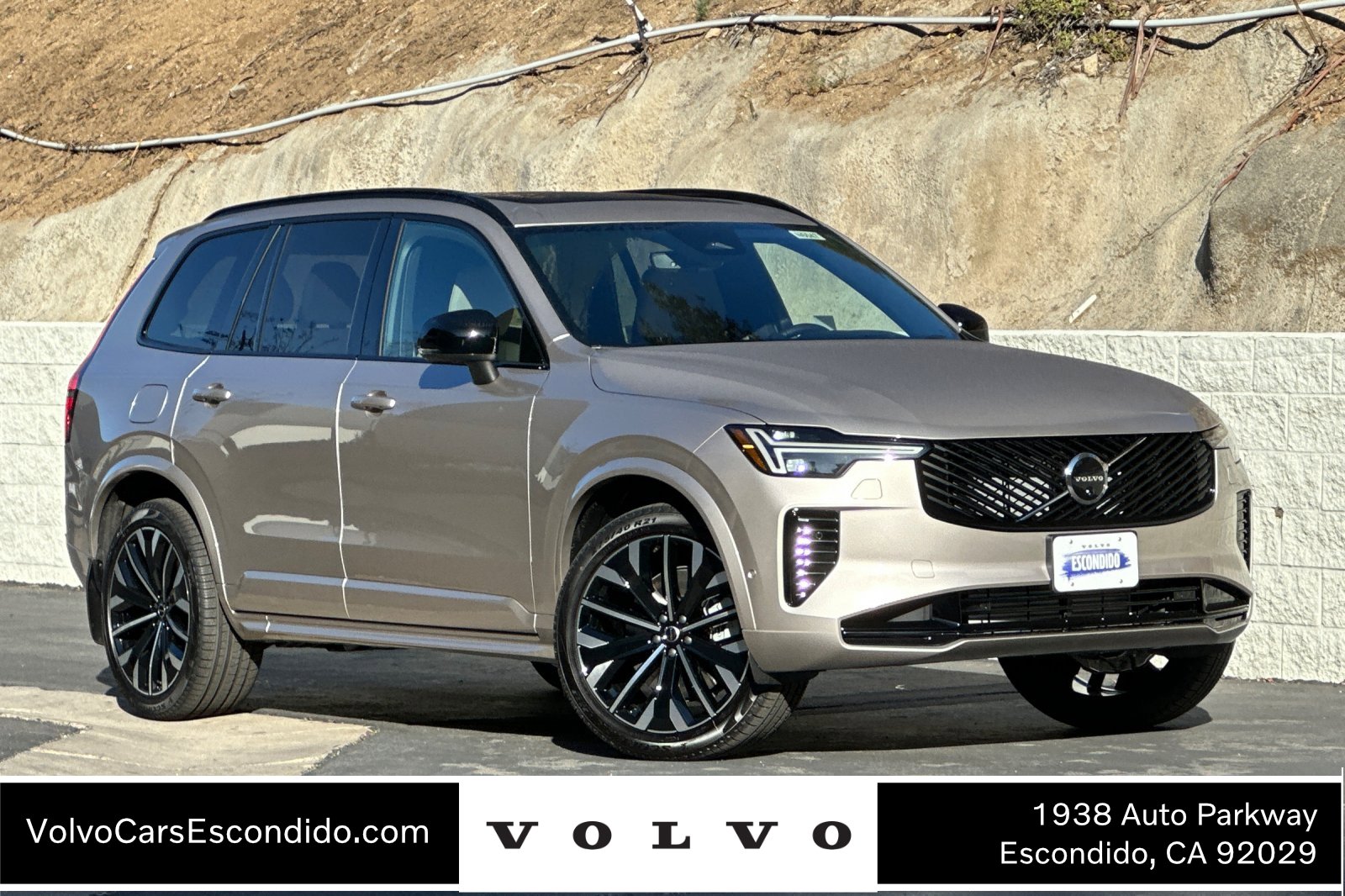 New 2026 Volvo XC90 T8 Ultra w/ Lounge Package image 1