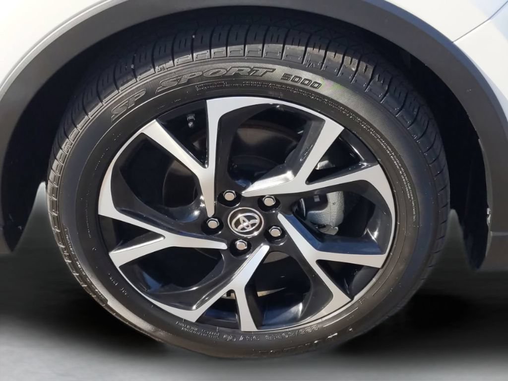 Used 2019 Toyota C-HR Limited FWD image 11