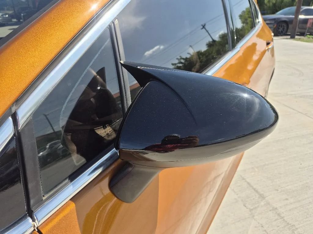 Used 2017 Chevrolet Cruze Premier FWD image 10